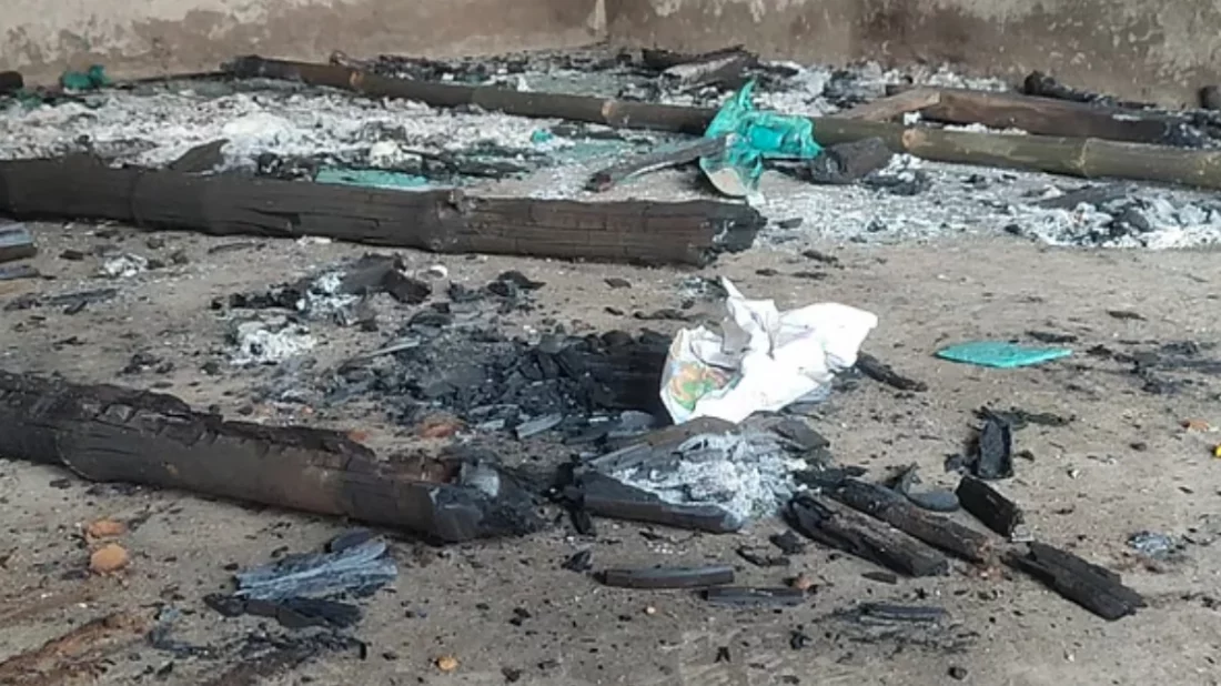 নড়াইল-১: জামায়াতের বিরুদ্ধে হাত পাখার প্রার্থীর কার্যালয়ে অগ্নিসংযোগের অভিযোগ